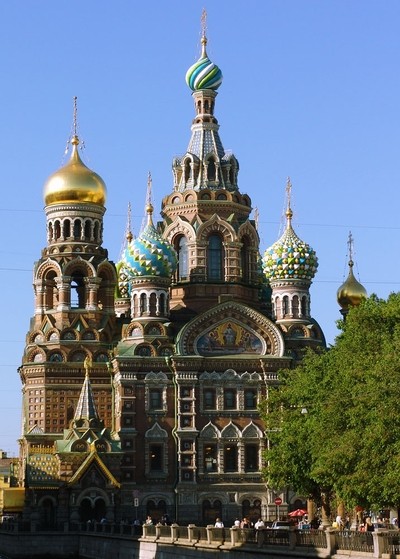 Les domes colorés de l'église Saint-Sauveur-sur-le-sang-versé de Saint-Pétersbourg