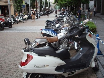 Scooters électriques à la gare Montparnasse