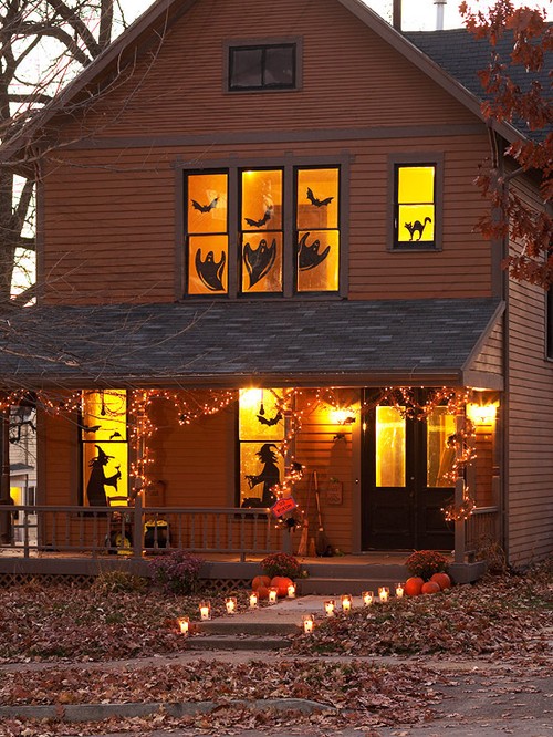 Sorcières d'Halloween dans la maison