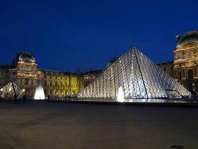 pyramide du Louvres